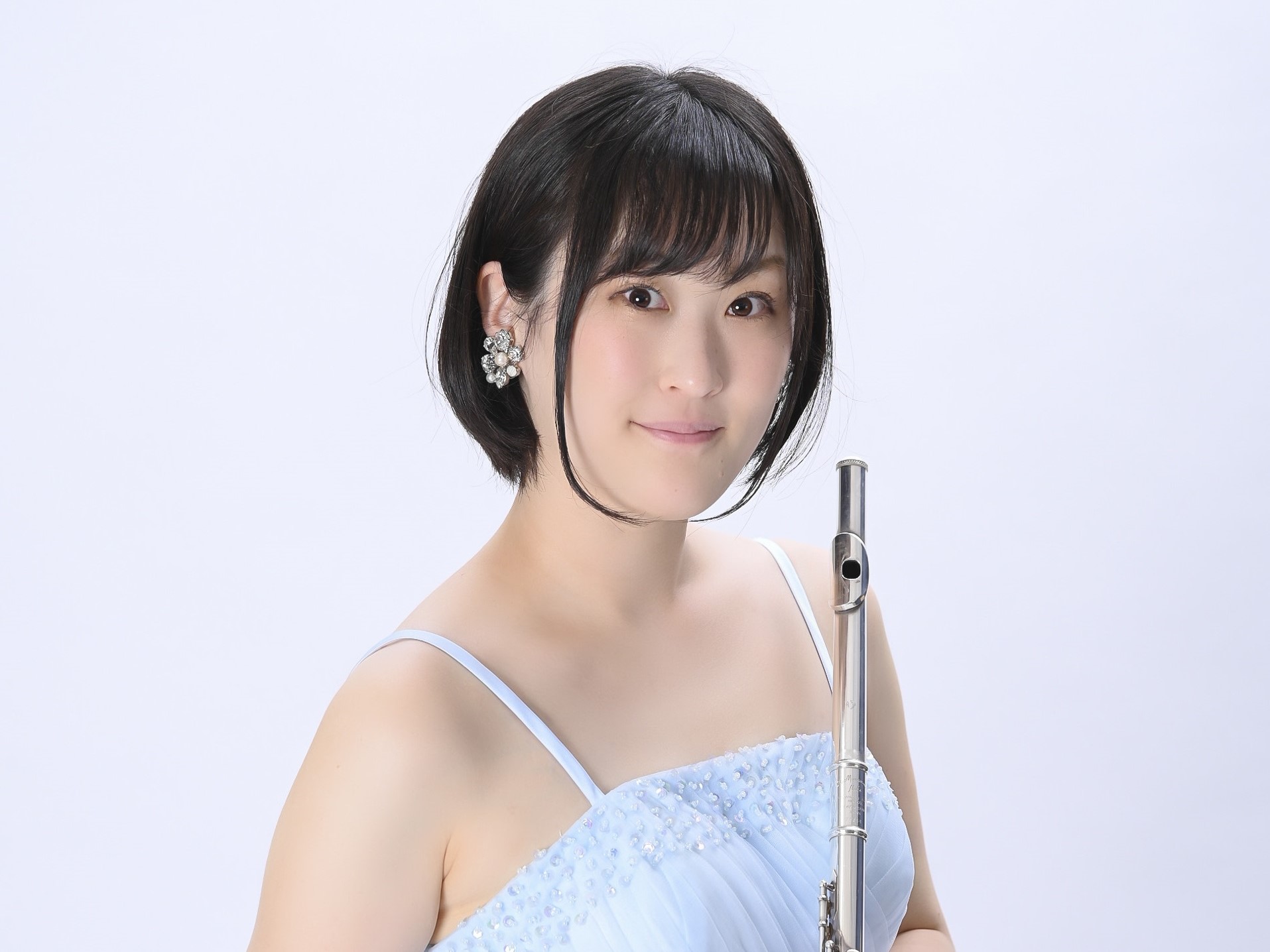 CONTENTS細川先生にインタビューしました！細川先生にインタビューしました！ Q1.音楽を始めたキッカケは？ 中学校の吹奏楽部がキッカケです。色々な楽器を体験したのですが、フルートの吹き込んだ空気が練習を重ねるうちに少しずつ音に変わっていく感覚が本当に楽しくて、すぐに夢中になりました。 Q2.フ […]