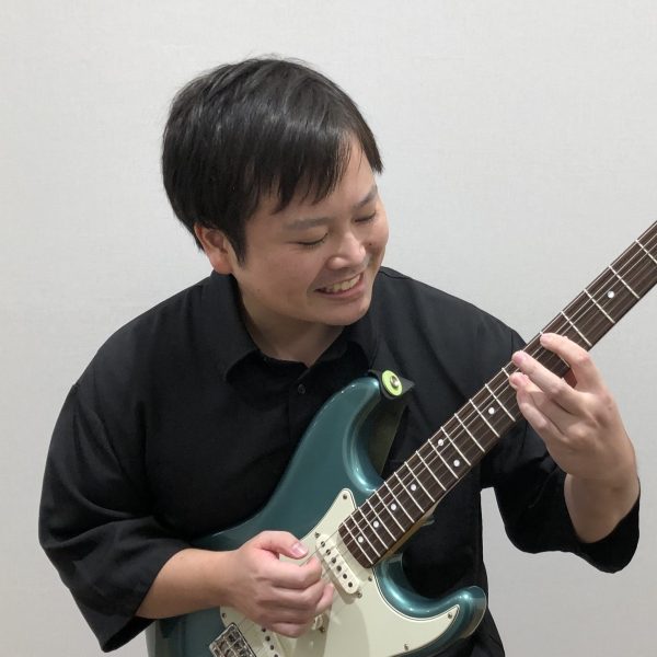 アコーステックギター科・エレキギター科・キッズギター科<br />
講師：福田 将也