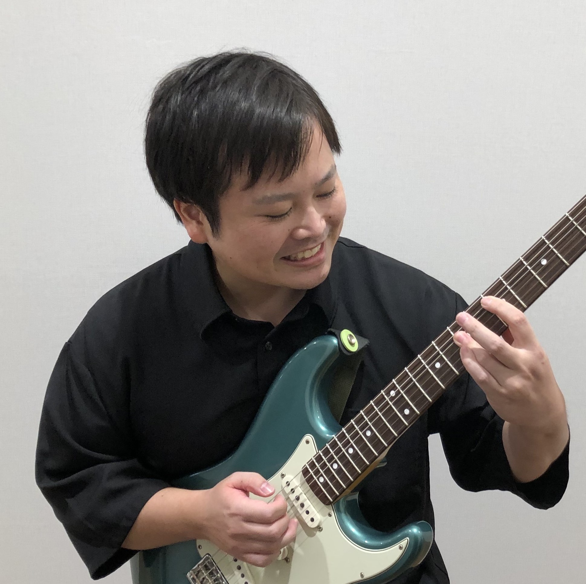 CONTENTSギター講師：福田 将也先生コース詳細楽器はどうしたらいいの？お問い合わせお申込みはこちらギター講師：福田 将也先生 豊川店のギター教室に7月より火曜日も仲間入り。既存の曜日に加え、火・木・金曜日からお選びいただけるようになりました。音楽を楽しむ手助けをさせていただきます！※曜日によっ […]