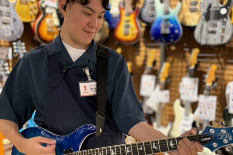 エレキギター、エレキベース、アンプ、エフェクター担当佐々木