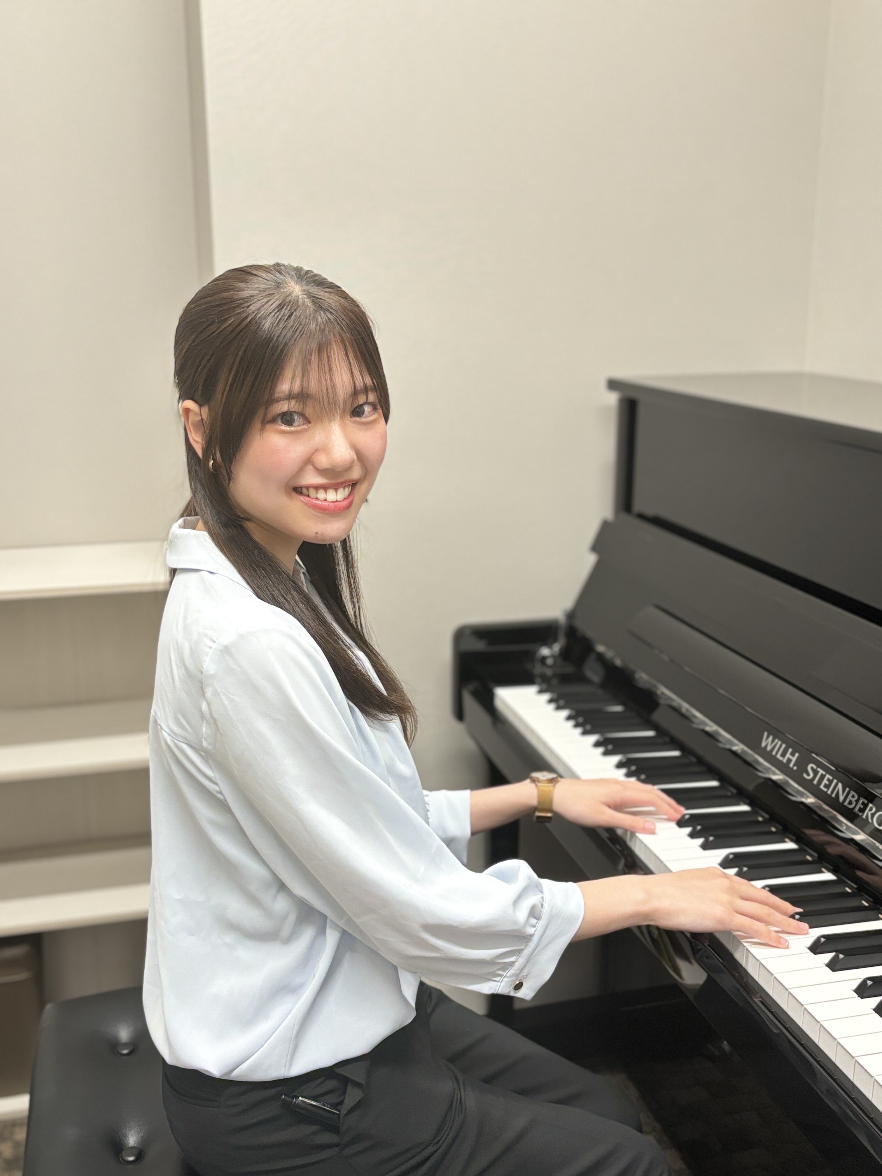 ピアノインストラクター福冨　日南