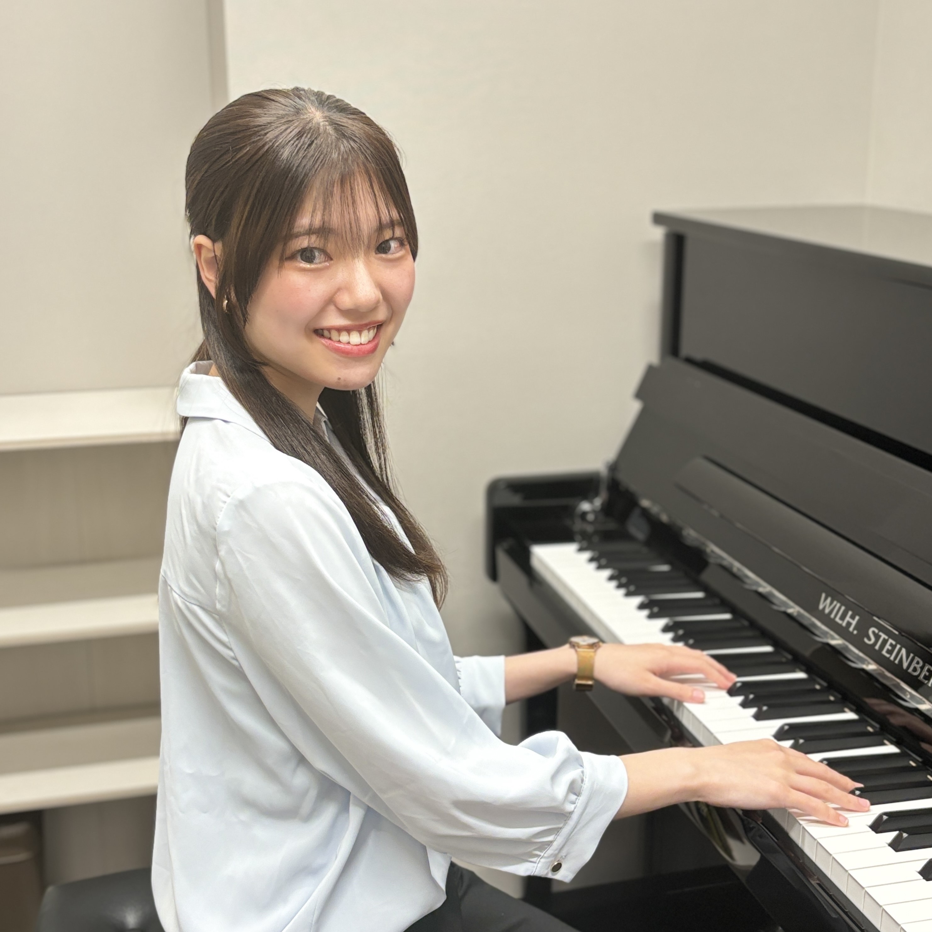 CONTENTS福冨先生にインタビューしました！福冨先生にインタビューしました！ Q1.音楽を始められたキッカケとなった出来事などを教えてください！ 3歳から音楽教室に通っており、そこで出会ったお友達や先生のことが大好きで、ピアノが弾きたいというよりはみんなに会いたくてレッスンに通い始めました（笑） [&hellip;]