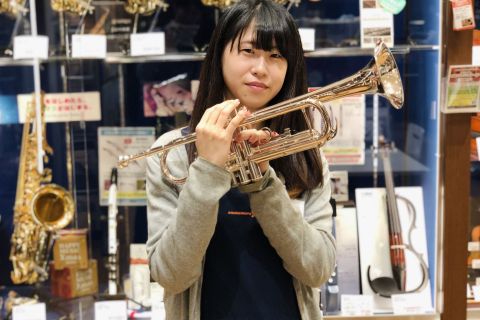 スタッフ写真 ベース・管楽器・音楽教室・楽譜 押野
