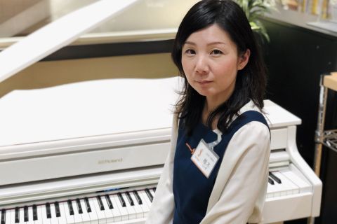 スタッフ写真 弦楽器アクセサリー 椎木