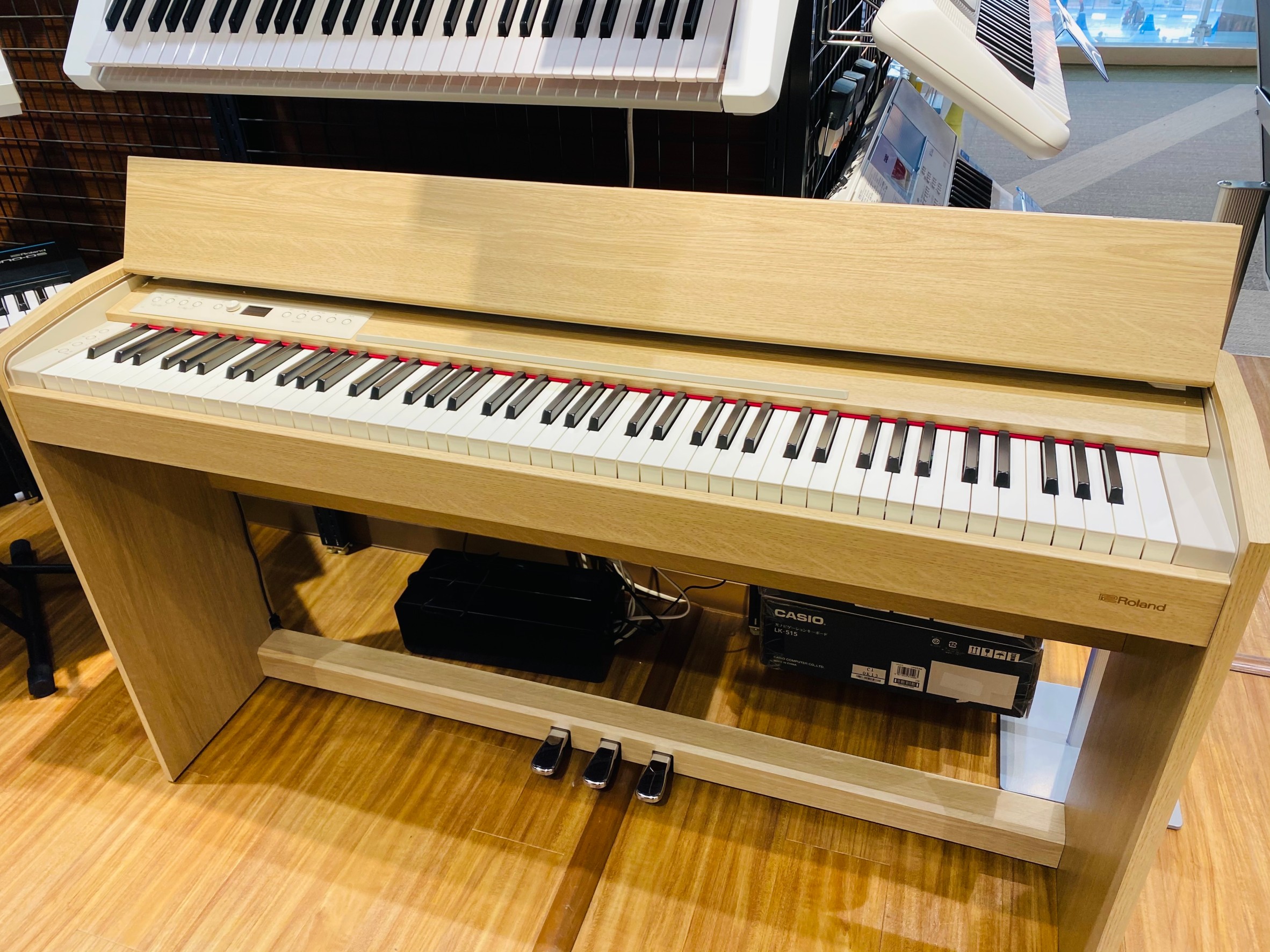 *Roland電子ピアノの新商品「F701」入荷いたしました！店頭でご試奏いただけます。 こんにちは、電子ピアノ担当の渡辺です！]]2021年1月30日（土）発売の新商品、ローランド電子ピアノ「F701」がららぽーと豊洲店にもいち早く入荷いたしました。（色はライトオーク仕上げです）]]是非店頭でお試 […]