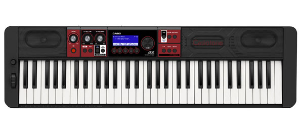 カシオキーボード【CT-S1000V】発売中！！ カシオ独自の新音源技術Vocal Synthesisにより、スマートデバイスから入力した歌詞データと楽器に内蔵している多彩なボーカル音色との組み合わせで鍵盤を弾くと歌が生みだされます。従来のシンセサイザーやキーボードとも違う、今までにない自由でクリエ […]
