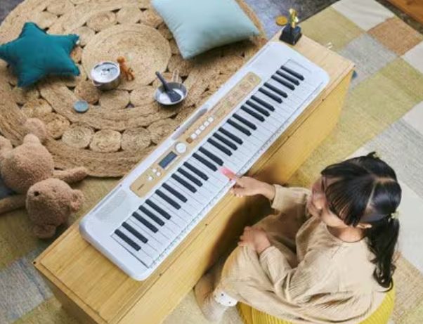 お子様に大人気の光ナビゲーションキーボード「LK-340」「LK540」を体験してみませんか？ただ鍵盤が光るだけではなく、好きな音楽と合わせて演奏したり、リズムゲームのようにゲーム感覚で楽しめたりと他のキーボードにはないような、楽しい機能が盛りだくさん！！そんな光ナビゲーションキーボードの魅力を、体 […]