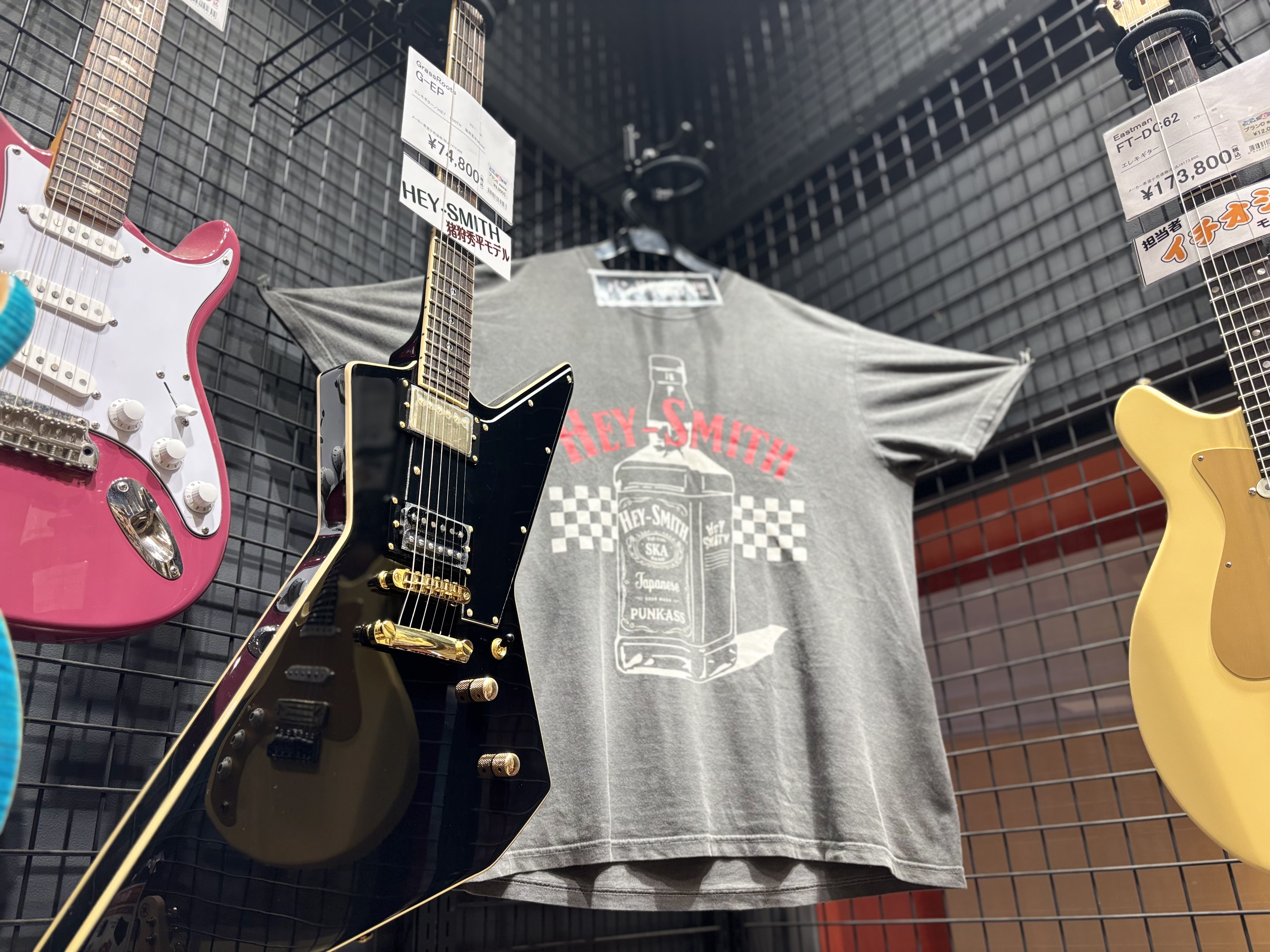 CONTENTS猪狩ギター到着！！！！Grassroots　G-EP担当者：矢島猪狩ギター到着！！！！ 8/10、8/11にメロディック・パンクバンド&nbsp;HEY-SMITHのツアー、東京ガーデンシアター公演が開催されます。それに伴い、猪狩秀平氏（G/Vo）のシグネイチャーモデルのギターを展示 [&hellip;]