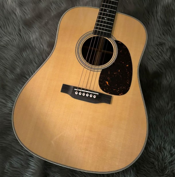 Martin（マーティン/マーチン）D-28　※ボディバックに傷あり
