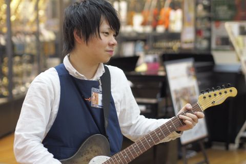 スタッフ写真 バンドリ、デジタル、エレキギター、エフェクター、アンプ、ギターアクセサリ、PA、デジマート 佐谷