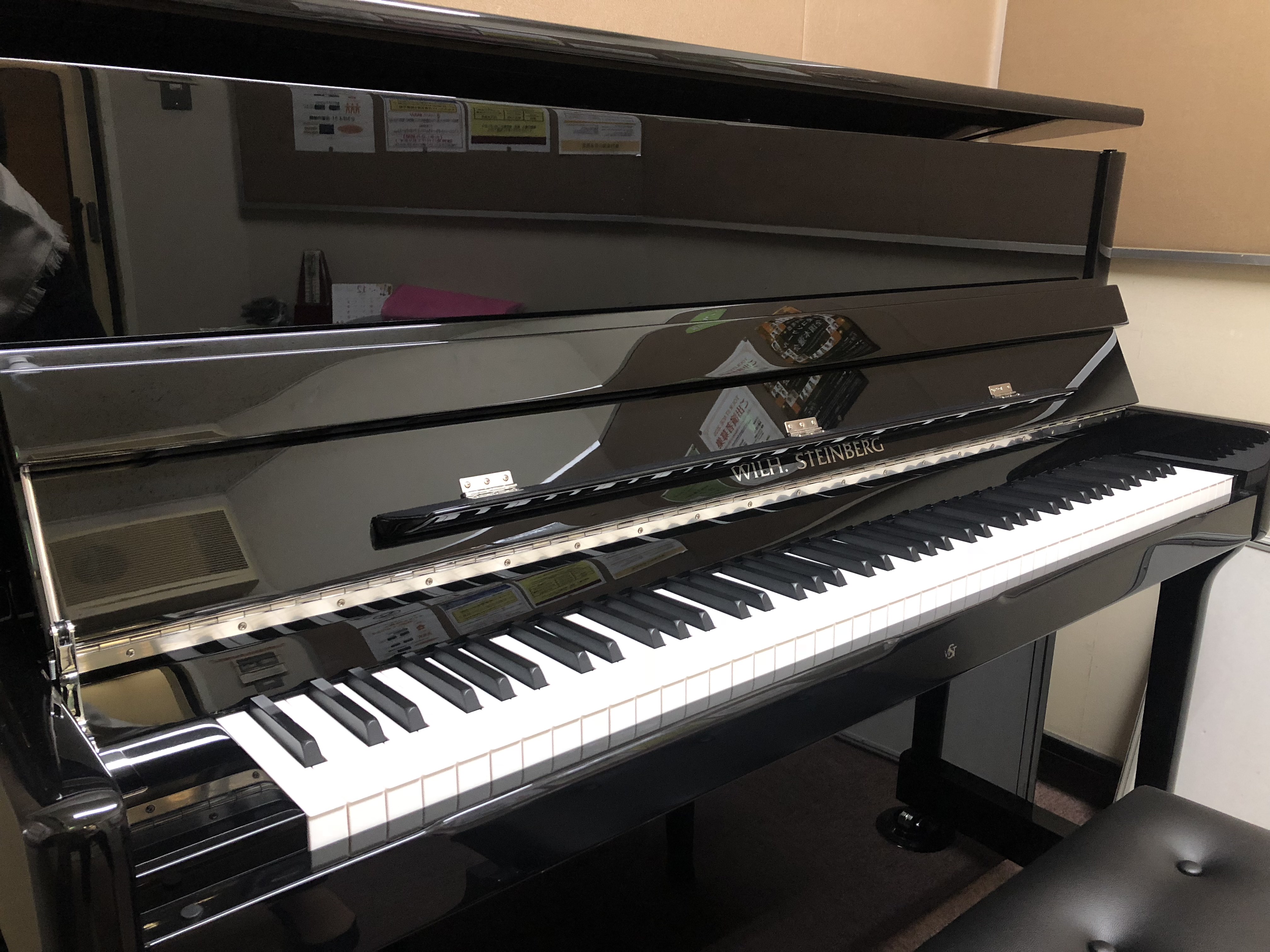 レッスン室のピアノがリニューアルされました！