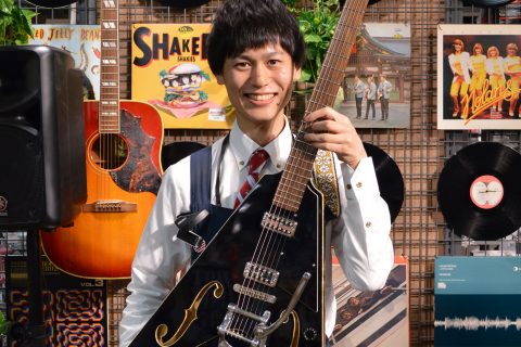 スタッフ写真 店長/エフェクター 藤原
