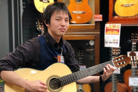 スタッフ写真 中古/クラシックギター担当 本田