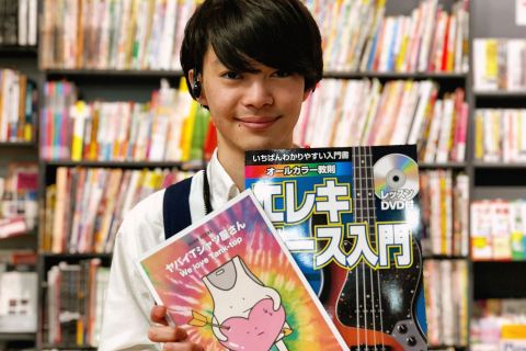 スタッフ写真 楽譜/エレキベース 鳩野