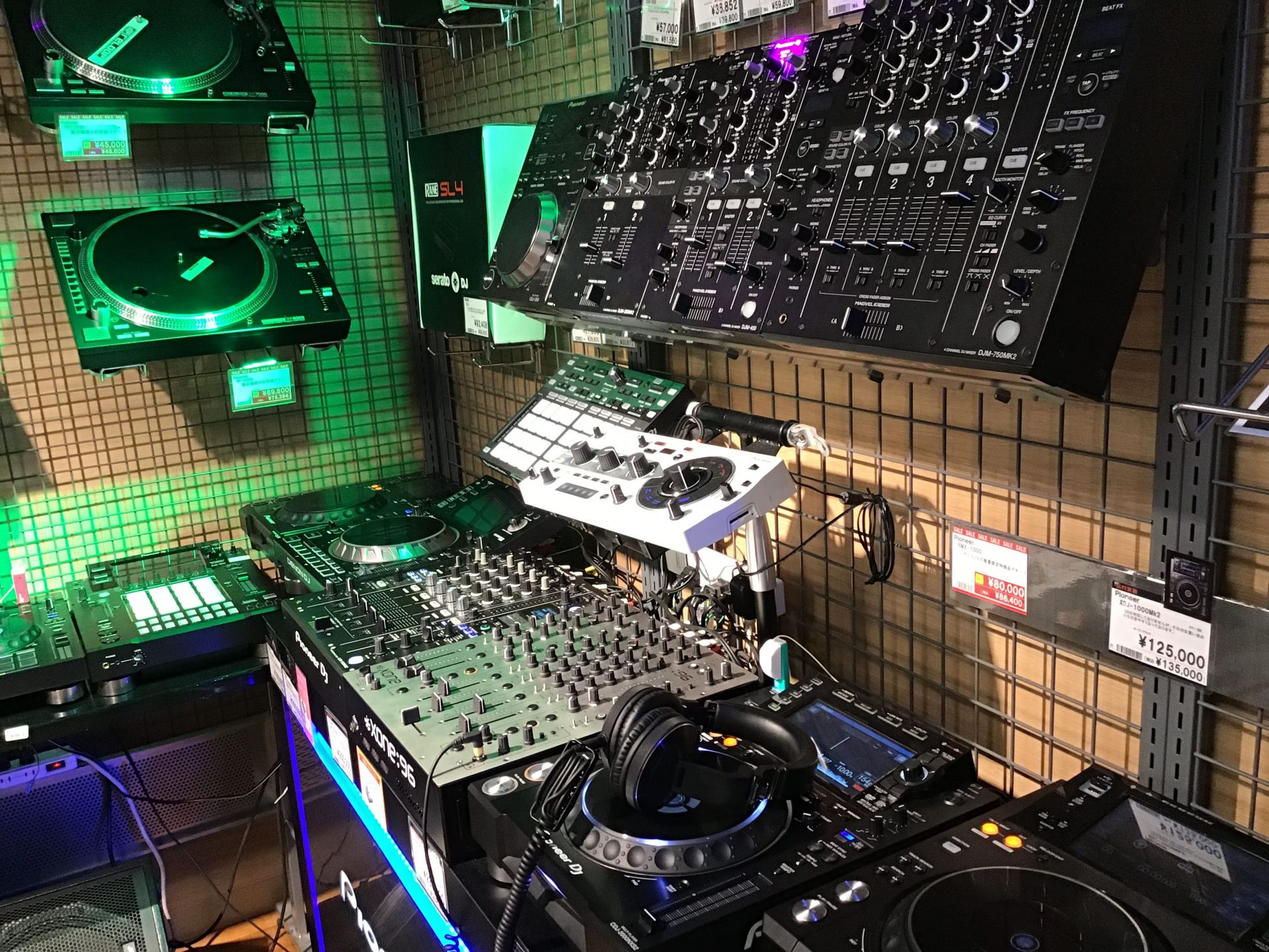 DJ機器をそろえるのも今のうちがかなりお得!