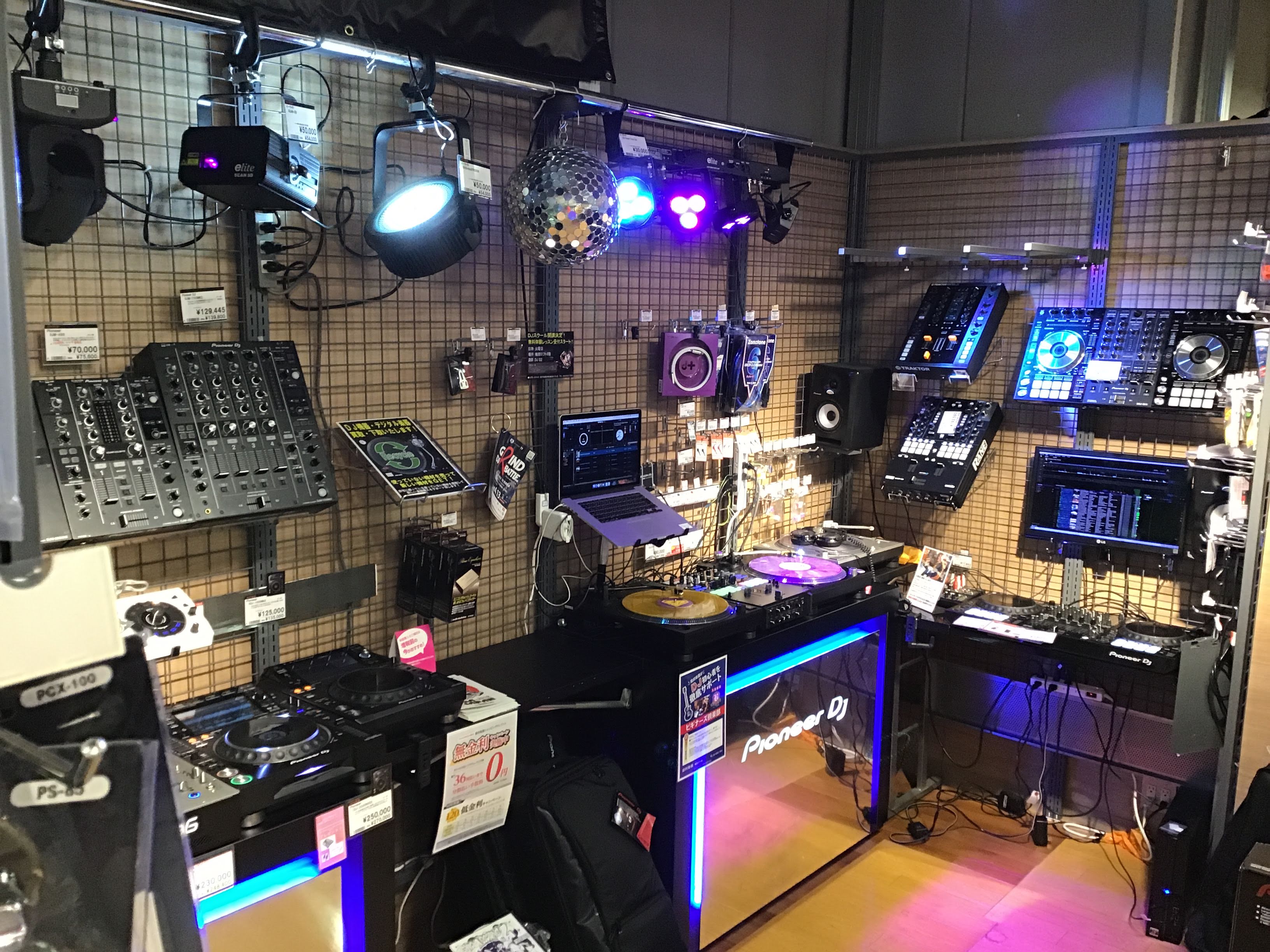 島村楽器梅田ロフト店　DJ機材コーナー