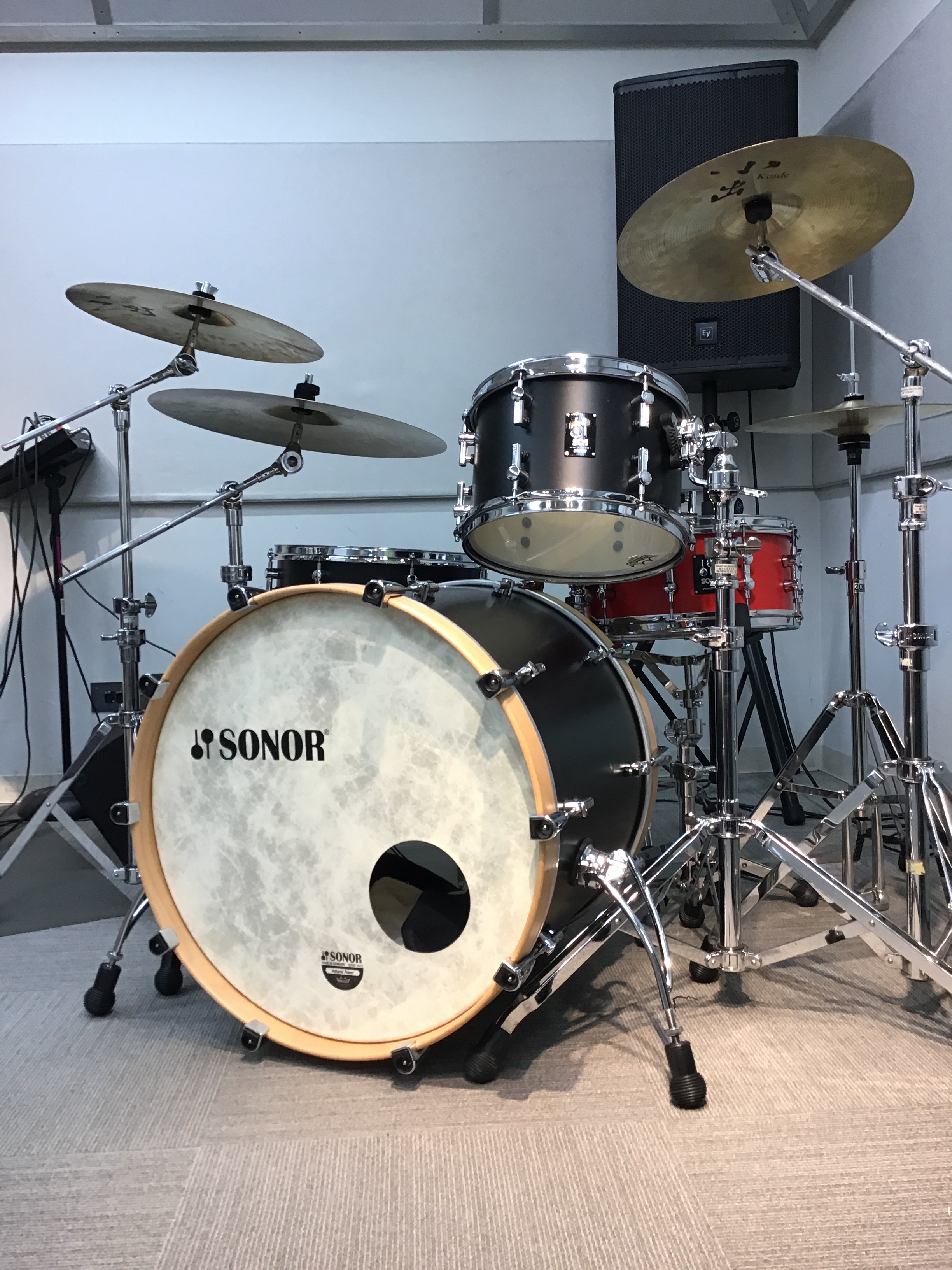 *DSTT展示ドラムセット組み立ての様子をお届け＆叩いてみた【TAMA/STAR WALNUT】 ***DSTTとは… 名門メーカーのドラムセットが全国行脚！なんとそのドラムを全7会場(店舗)のスタジオで試すことができるイベントです。 それが”DRUM SET TRIAL TOUR”　略して『DST […]