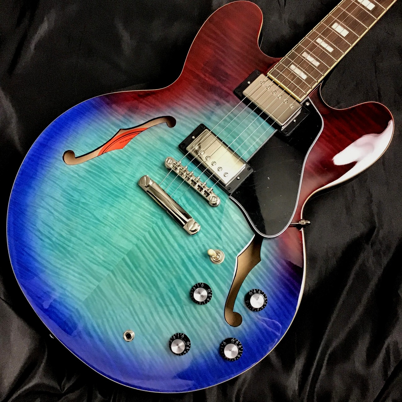 ”エピフォン”より、ES-335をベースにしたフレイム・トップ仕様モデルEpiphone ES-335 Figured / Blueberry Burst