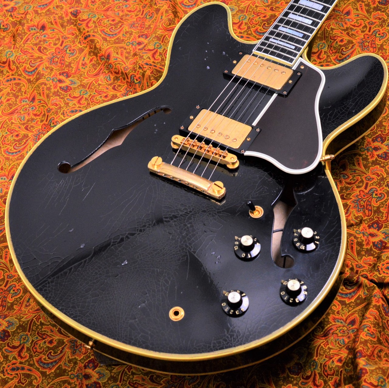 G'Seven Guitarsよりヘヴィーデューティなエイジド加工が施された ES-355モデルg7 Special g7-355/MS Relic BlackBeauty