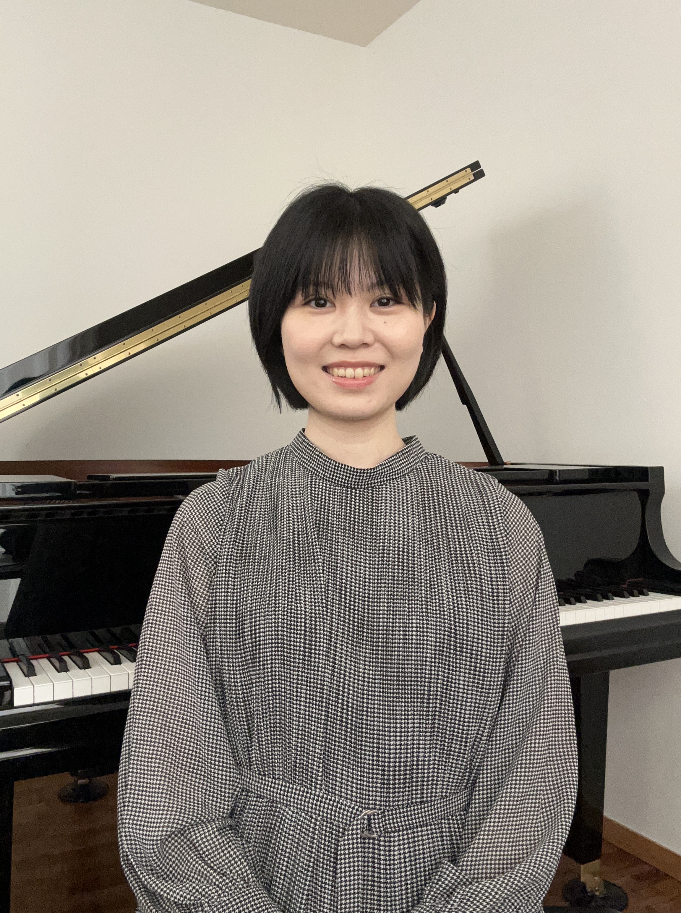 【火曜日】ピアノ講師照屋　里佳(てるや　りか)