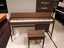 *Rolandから高級感漂うデジタルピアノ「きよら　KF-10」の魅力をお伝えします。 **天然木を利用したカリモク家具とのコラボレーションピアノ。浦和パルコ店にてお試し頂けます！ 家具としての高い品質と天然木を活かしたデザインで、家具業界をリードするカリモク家具とRoland共同開発により、インテ […]