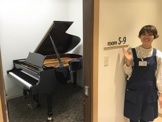 スタッフ写真 音楽教室アドバイザー 中里