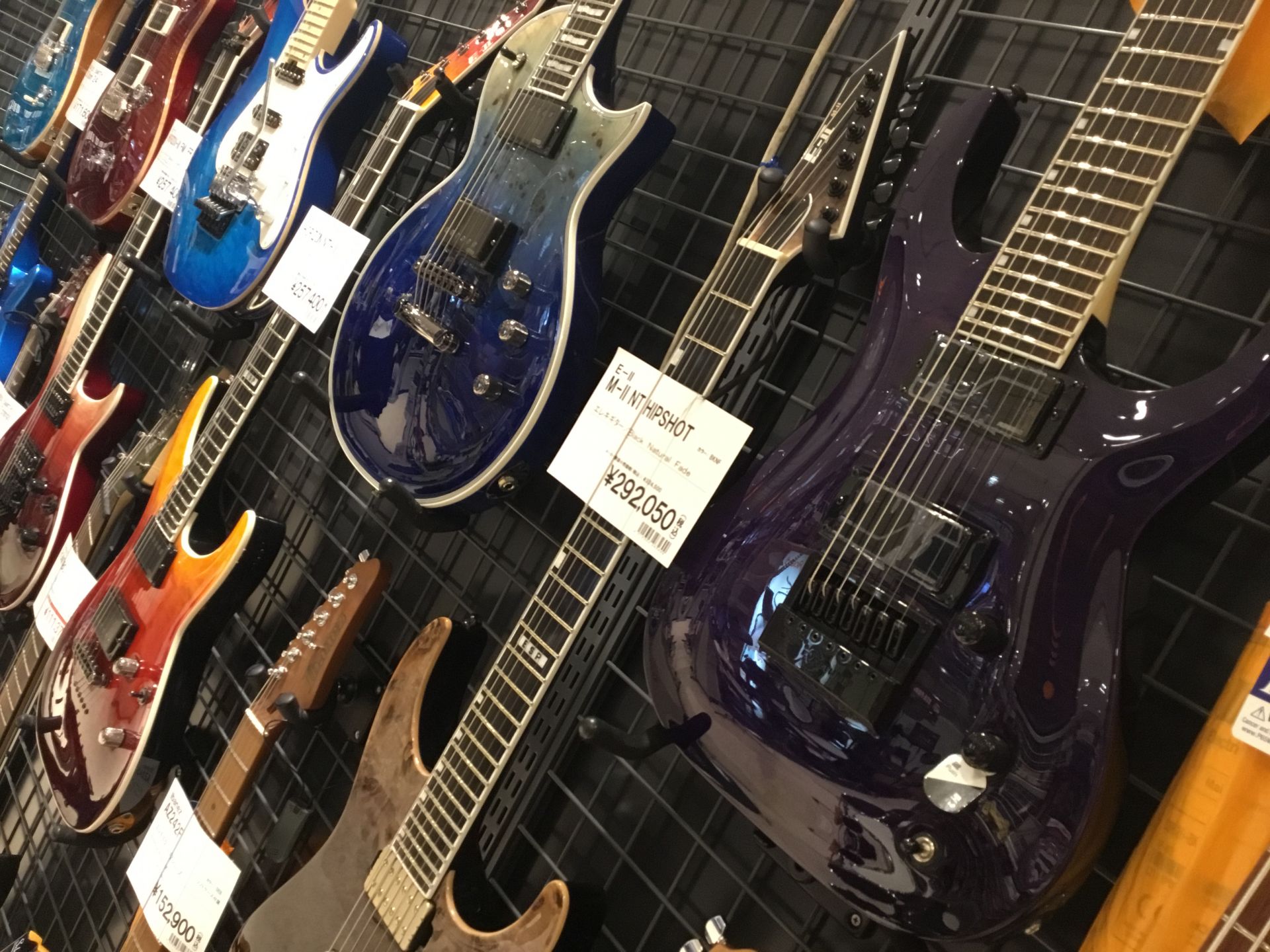 *数多くのアーティストに愛される日本を代表するギターメーカー、ESPが浦和パルコ店に上陸 *E-II　HORIZON NT-II E-IIを代表するフラッグシップモデル、HORIZONの新色が入荷しました！ 薄型のネックで演奏性も抜群、赤く燃えるようなレッズカラーも魅力的な一本！ ぜひ店頭でお試しく […]