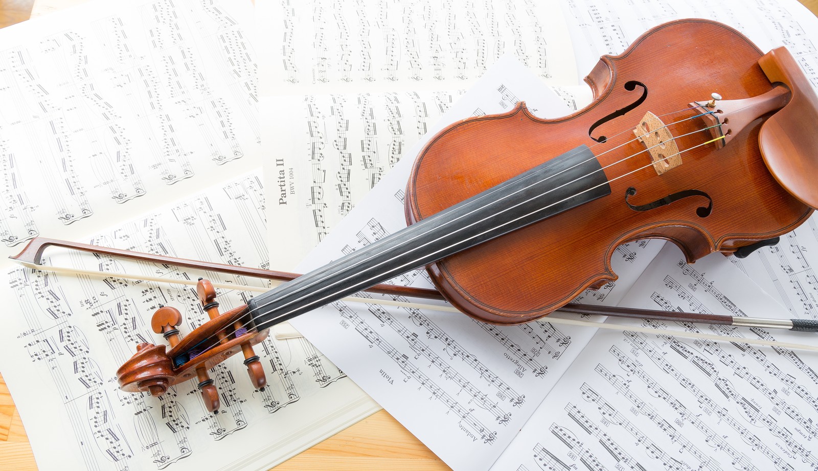 【バイオリンアクセサリー】演奏に必須のアイテムをご紹介！