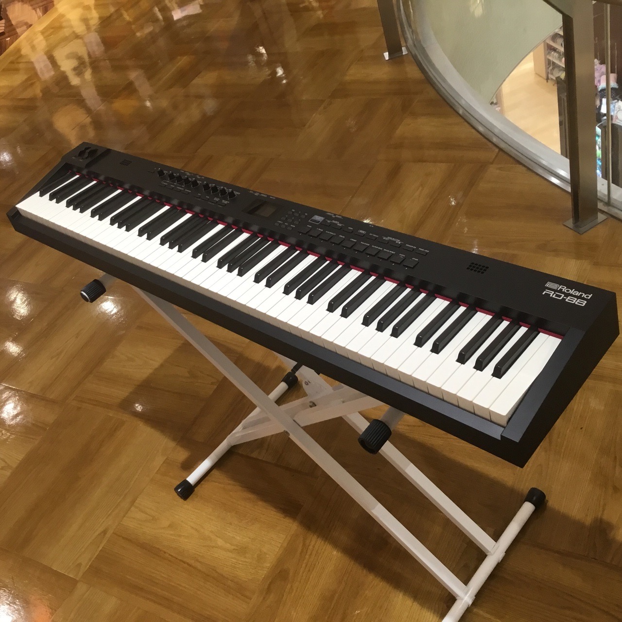 Rolandの人気ステージピアノ 「RD-88」店頭にてお試し頂けます
