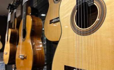 日本人製作家の手工品クラシックギター展示中！ 至極の一本との出会いをサポートいたします。