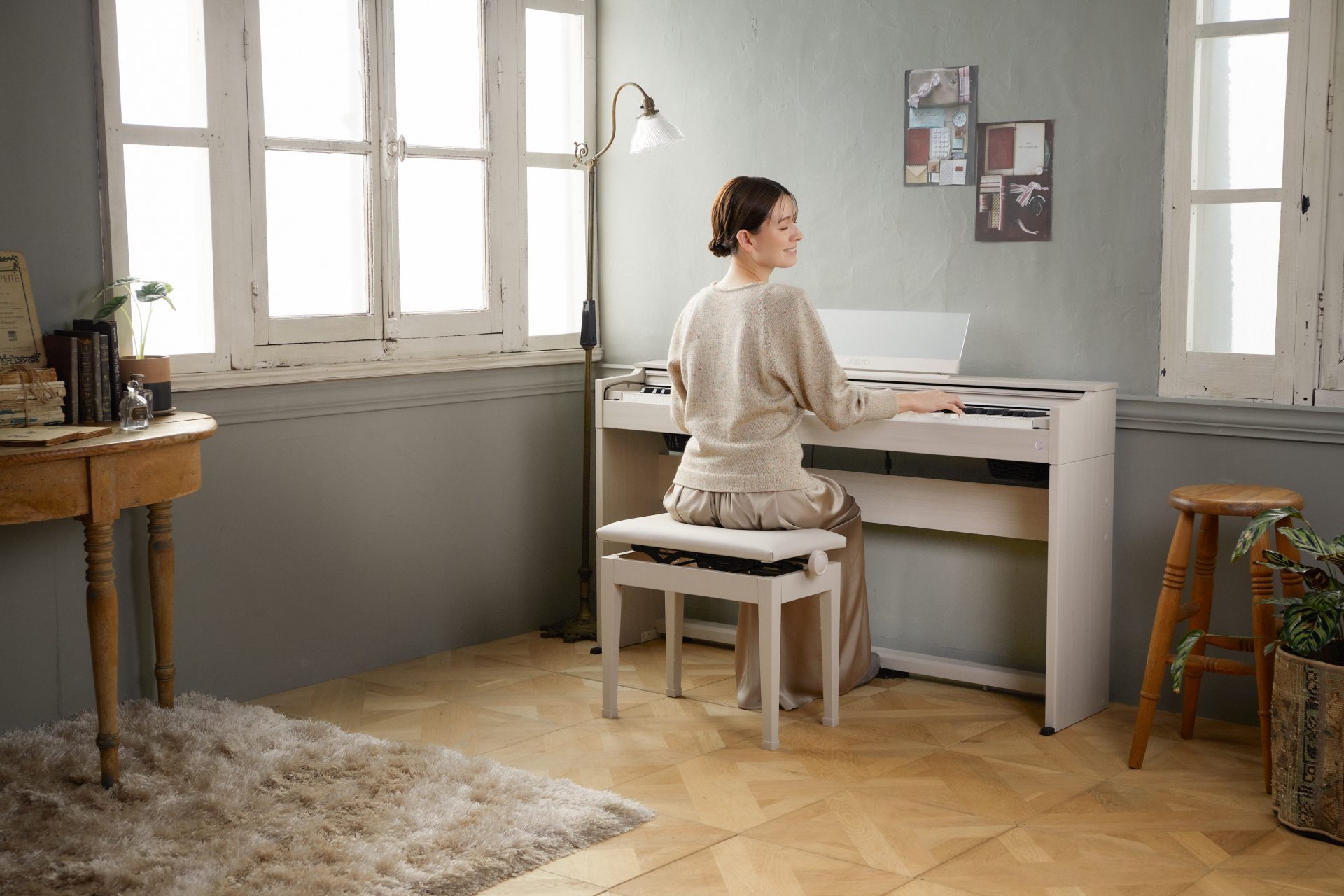 電子ピアノが必要になったけど色々調べてみると、たいていの電子ピアノは奥行きが50cm近くあり、置く場所をどうしよう・・・とお悩みの方も多いのではないでしょうか。 実は近年小スペースで置ける電子ピアノの種類も増えており、置くスペースが限られている方でも納得のピアノが見つかるはずです♬ 皆様の参考になれ [&hellip;]