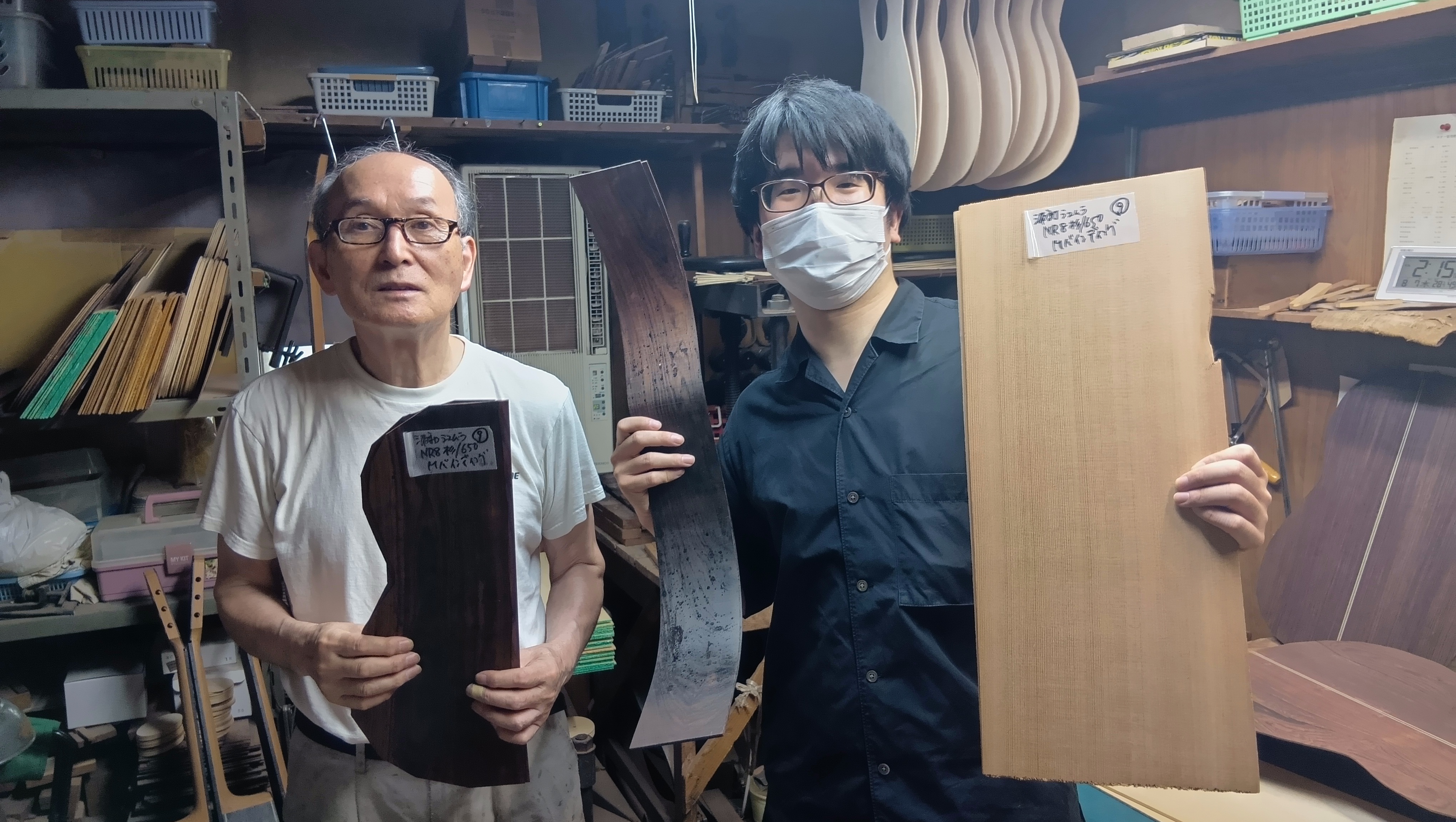 CONTENTS西野春平氏 プロフィール工房訪問レポート選定材オーダーのギターをご紹介今回の工房訪問を終えて西野春平氏 プロフィール 西野春平 - Shunpei Nishino - 1947年、茨城県日立市に生まれる。1965年、17歳の時に黒澤常三郎の工房に弟子として入門。ギター製作を開始。19 […]