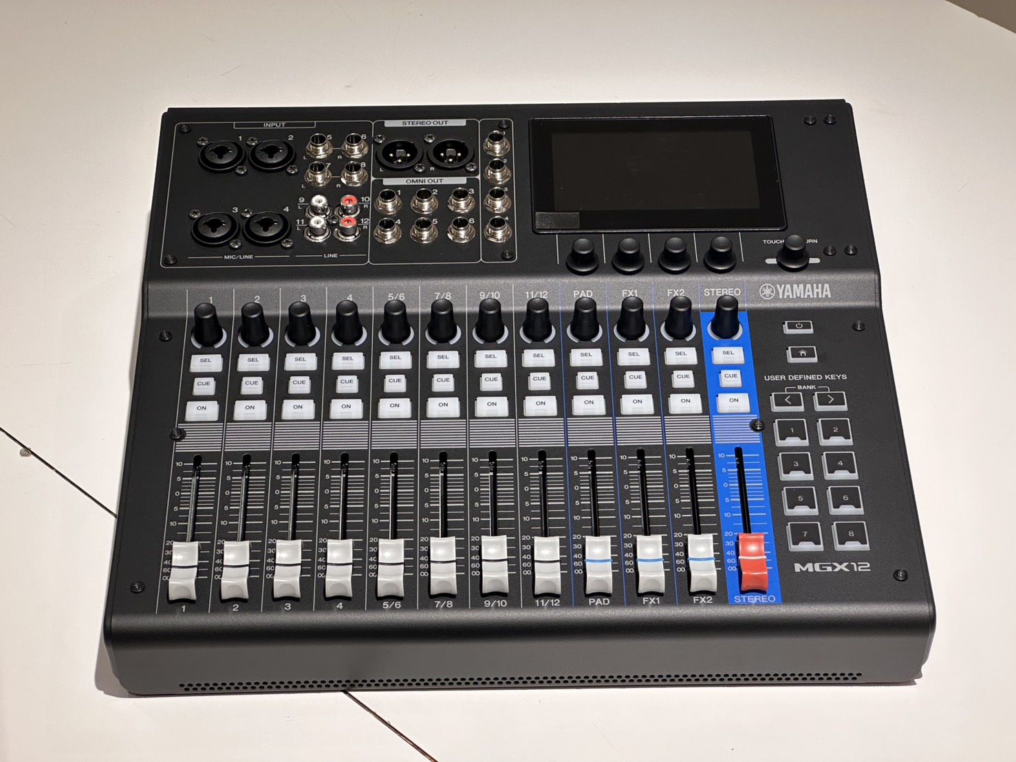 こんにちは！デジタル担当 杉山です。 当店にもYAMAHAの新製品 MGX 12 B がやってきました！ 早速触ってみたので、おすすめポイントをご紹介いたします！ CONTENTS一言で言うなら、「MGシリーズより痒いところに手の届くミキサー」「直感的に使いたい」けど「本格デジタルミキサーはちょっと [&hellip;]