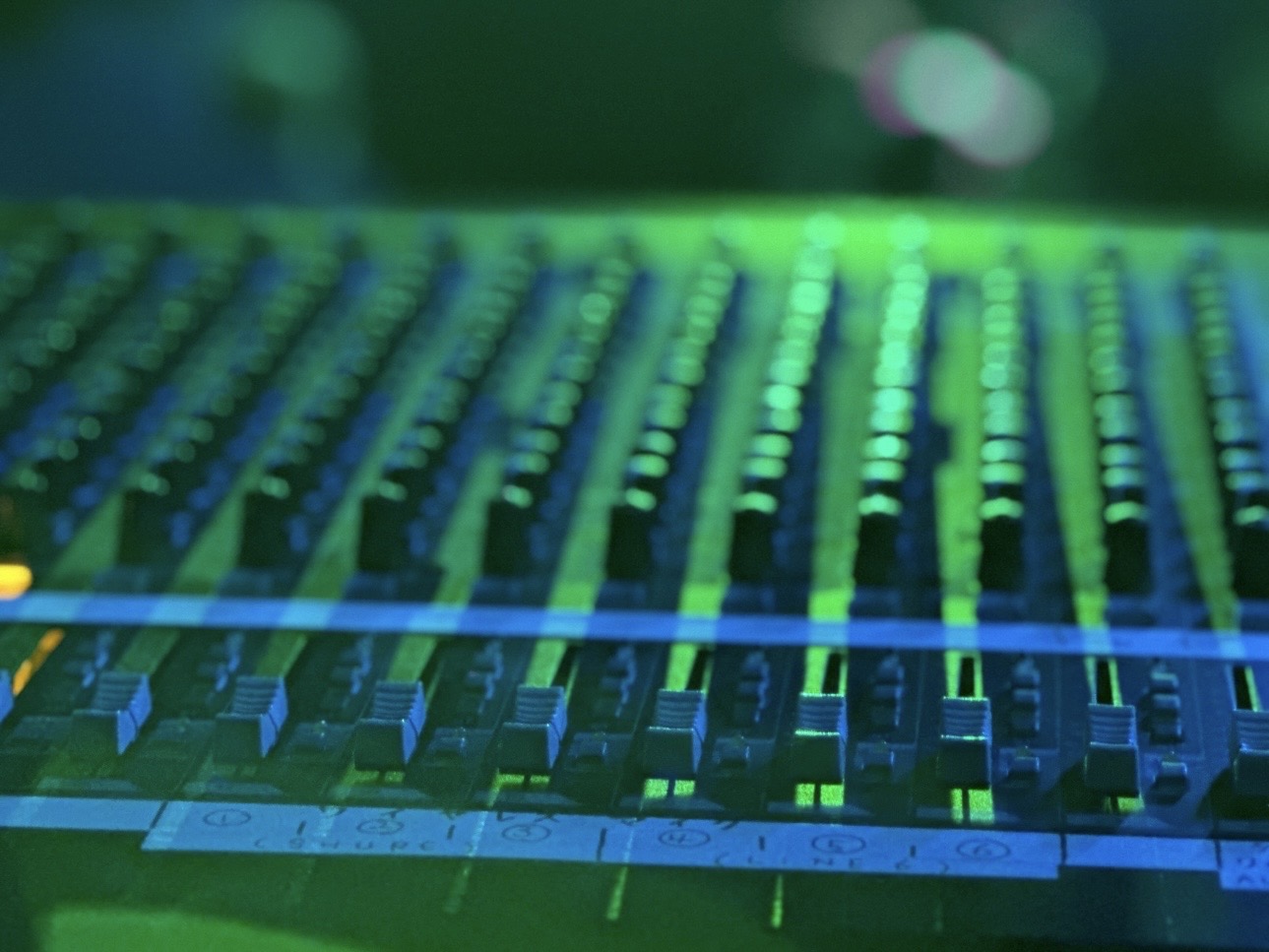 「イベントや会議、ライブで音を出したいけれど、何を買えばいいのか分からない…」 そんなお悩みを抱えていませんか？ 音響システムは、実は「4つの役割」さえ理解すれば、パズルのように組み合わせて最適な環境を作ることができます。浦和パルコ店の杉山が解説します！ CONTENTS1. 音響システムの「4つの [&hellip;]