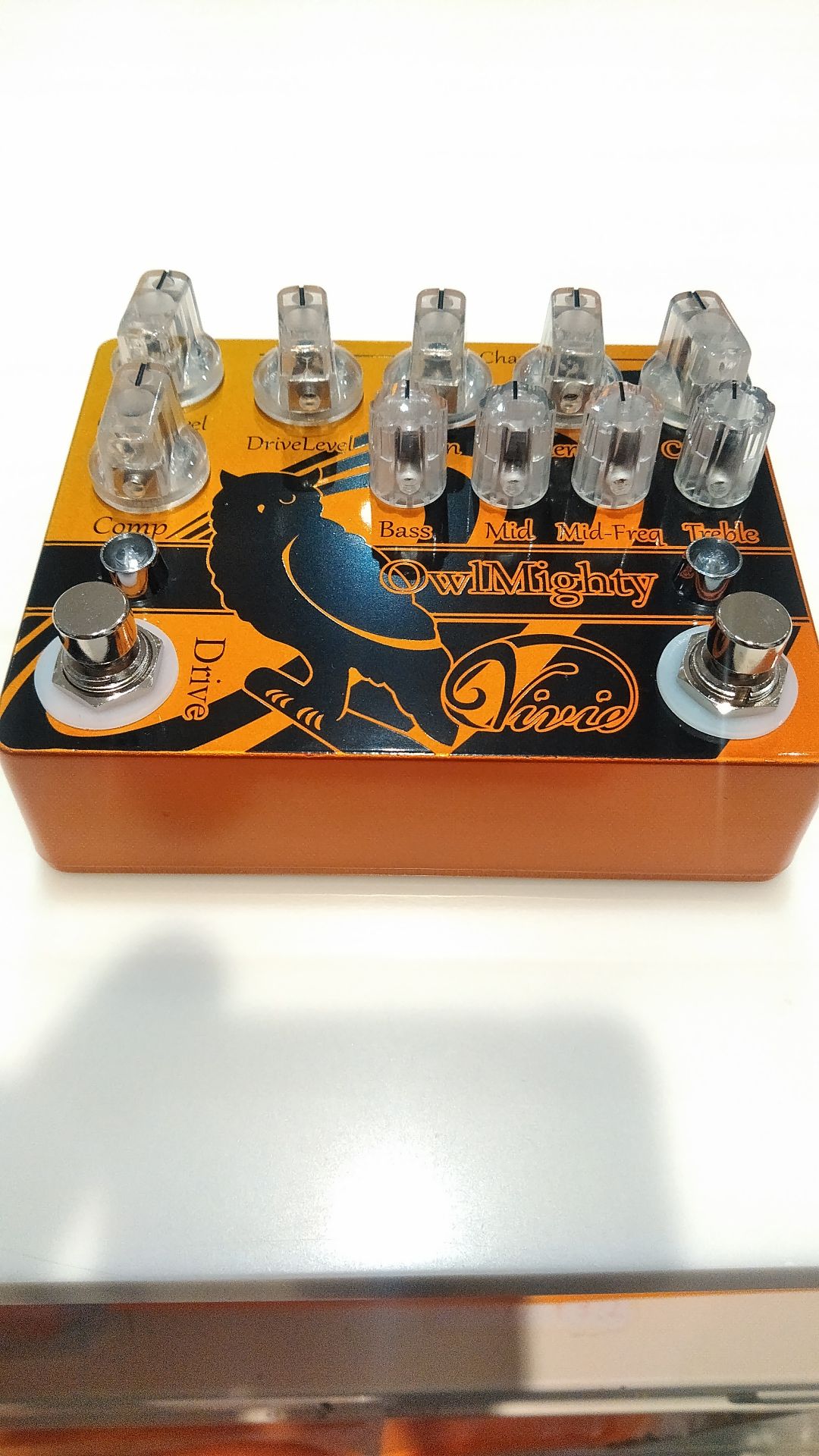 *Vivie/OwlMighty Spadille 通常モデルと比べ、Bass,TrebleのEQレンジ幅を拡大Compの効きが分かりやすいよう調整されています。 【Spadille(スパディール)】とは、スペードのエースの俗称。トランプの中で最高ランクを持つカードとしてゲームの切り札。 今回のOw […]