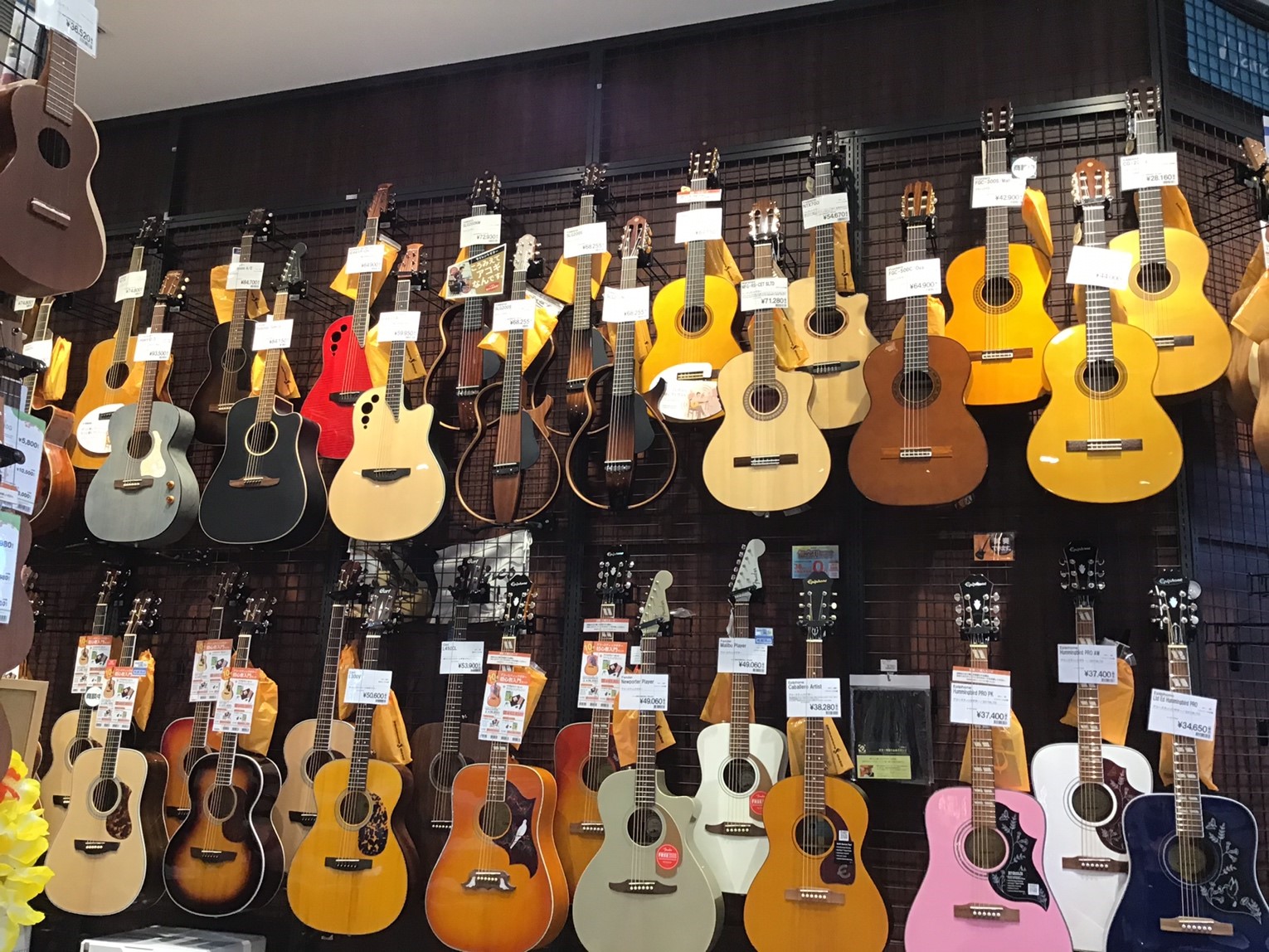 *アコースティックギター始めるならおすすめの宇都宮インターパーク店へ！ ***親切・丁寧に初めての方にも分かりすく、お客様にぴったりのギターをご提案させていただきます。 常時70本以上（瞬間的に少ない時もございます）の展示数からお選びいただけます。 是非実際にご来店いただき、お気に入りの1本を見つけ […]