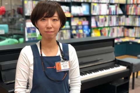 スタッフ写真 アコースティックギター/ピアノ/木管楽器/管楽器アクセサリー 岡部