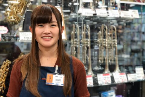 スタッフ写真 金管楽器/楽譜/音楽雑貨/音楽教室 篠﨑