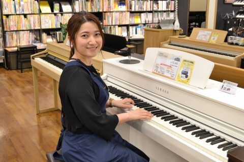 スタッフ写真 副店長 髙梨