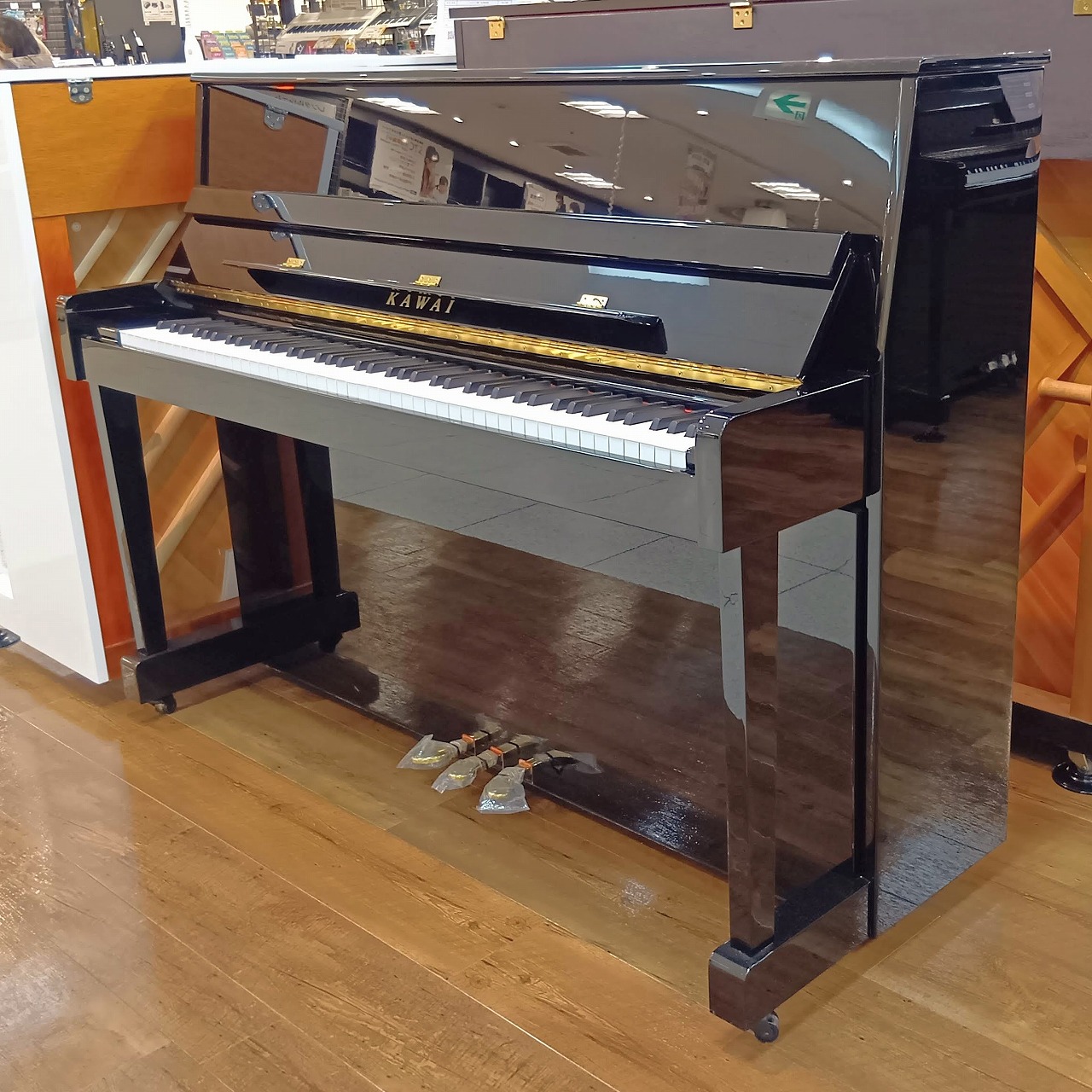中古アップライトピアノカワイ Kb15J