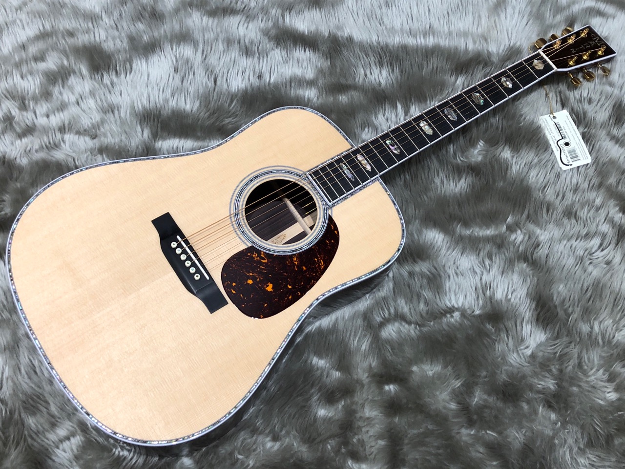 *D-45 STANDARD |*ブランド|Martin| |*型番|D-45 STANDARD| |*商品の状態|新品特価| |*販売価格|[!￥1,069,200(税込)!]| |*メーカー希望小売価格|￥1,425,600(税込)| |*ボディタイプ|フラットトップ| *憧れのあのギターが入荷 […]