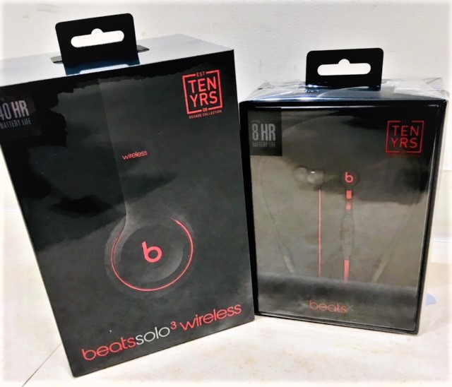 こんにちは。 和歌山店でbeats担当している、さいとうです。 【Beats by dr.dre】が10周年を記念して、黒と赤のツートンカラー仕様のモデルを発売致しました。 新カラー採用の「Beats Decade Collection」シリーズは現在の製品5モデルで作られ ブランドカラー「赤」がア […]
