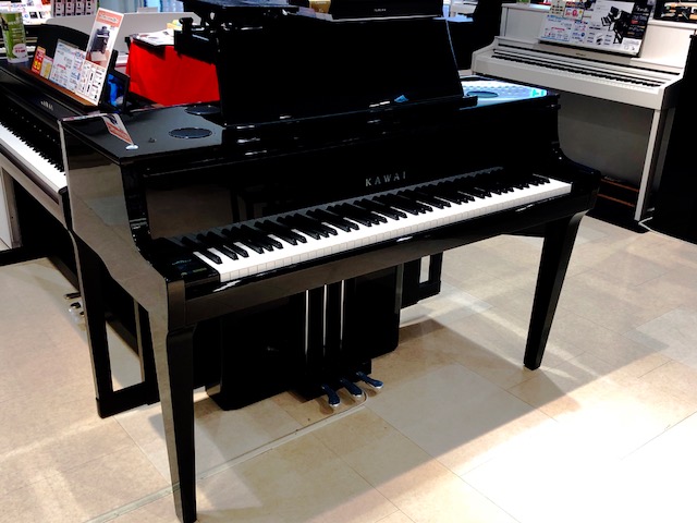 KAWAIハイブリッドピアノ「NOVUS　NV-10」展示しております。