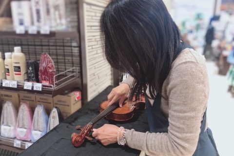スタッフ写真 《副店長、弦楽器アドバイザー》ピアノ・管楽器・弦楽器 鶴岡
