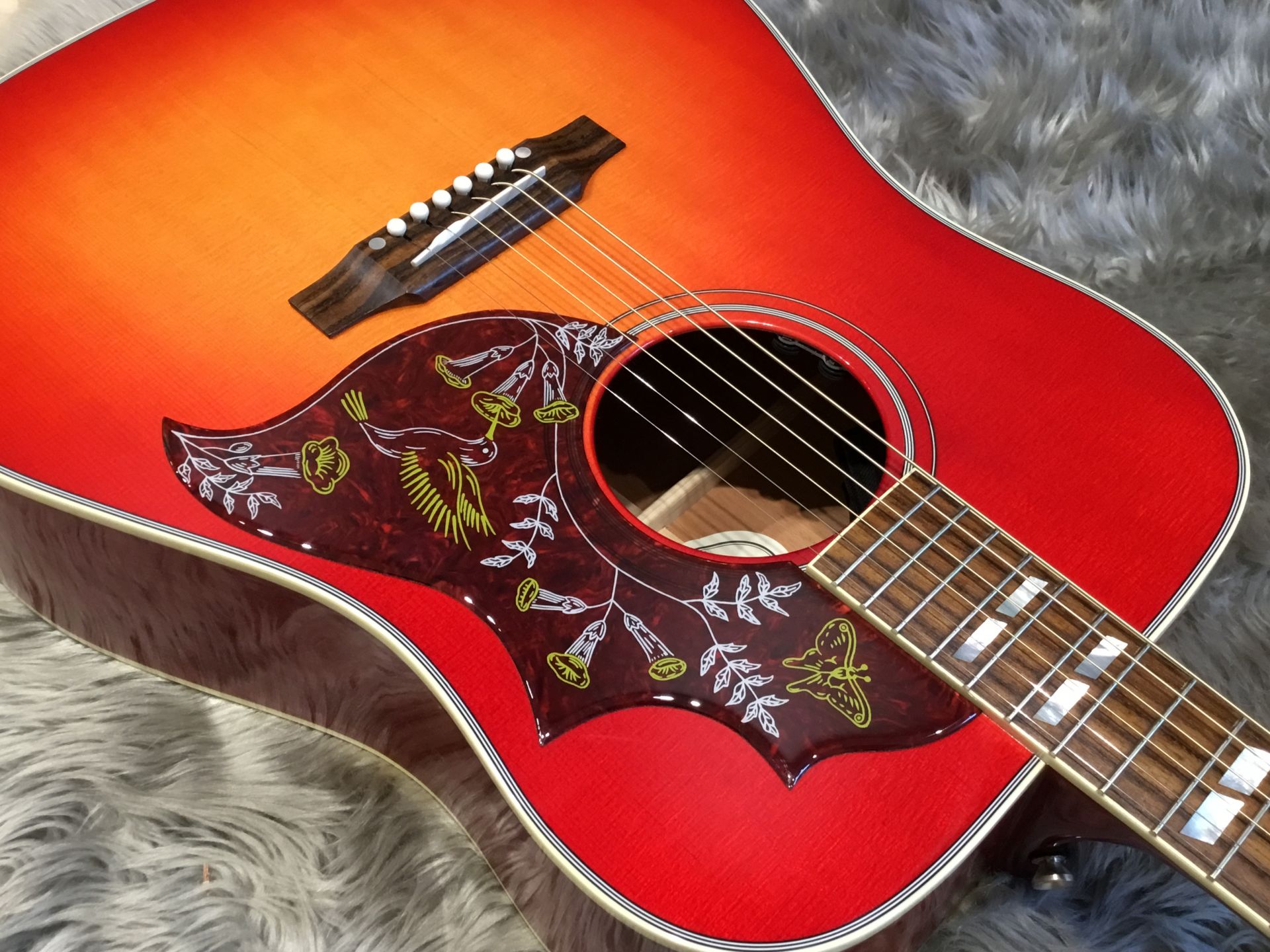 *Hummingbird |*ブランド|Gibson| |*型番|Hummingbird| |*商品の状態|新品| |*販売価格|[!￥401,940(税込)!]| |*メーカー希望小売価格|￥574,200(税込)| |*ボディタイプ|エレアコギター| |*カラー|VCS| |*付属品|hard  […]