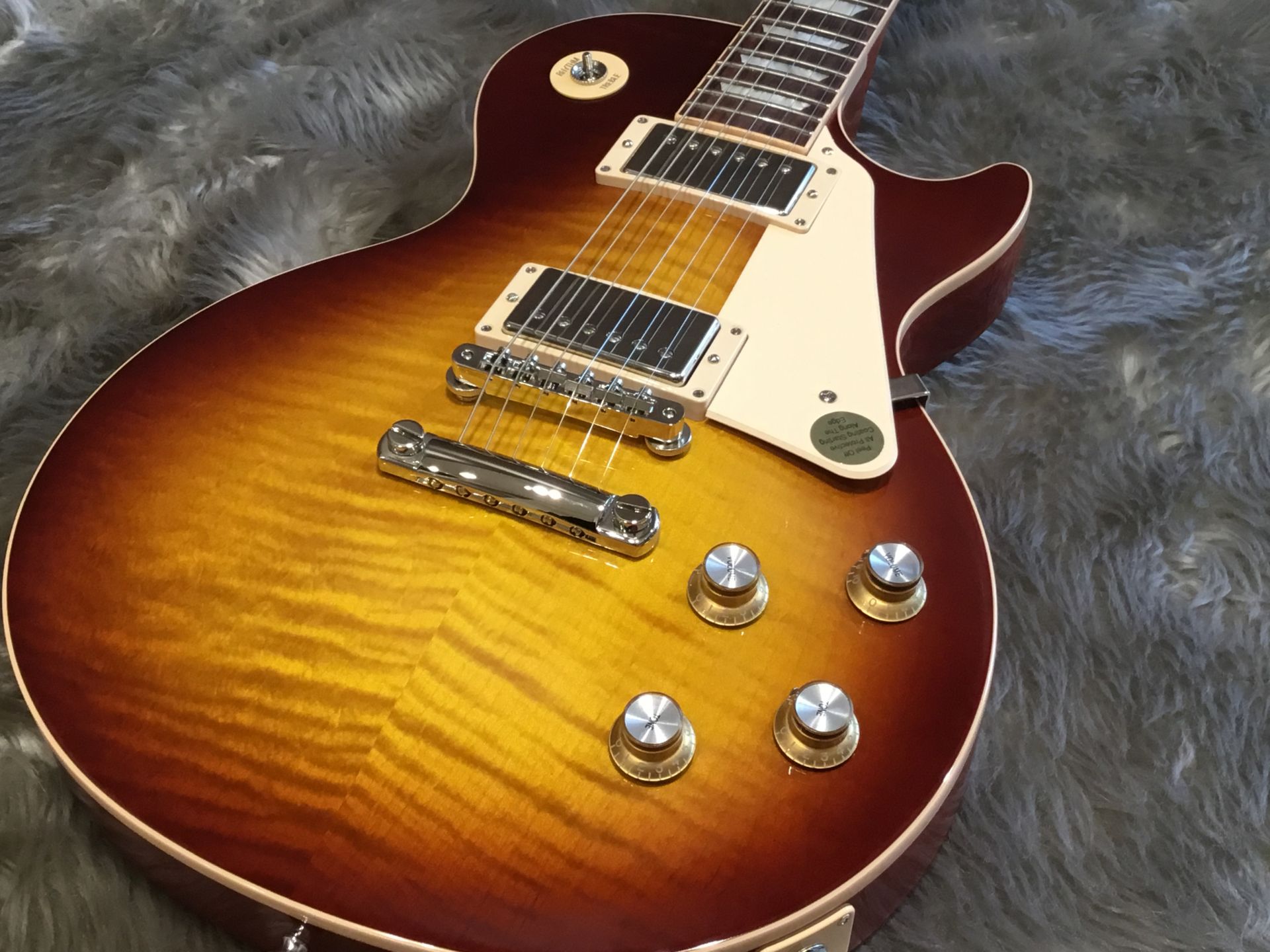 *LP STD 60s |*ブランド|Gibson| |*型番|LP STD 60s| |*商品の状態|新品| |*販売価格|[!￥259,930(税込)!]| |*ボディタイプ|レスポールタイプ| |*カラー|IT| |*付属品|hard case| ボディトップにはAAグレードのフィギュアドメイ […]