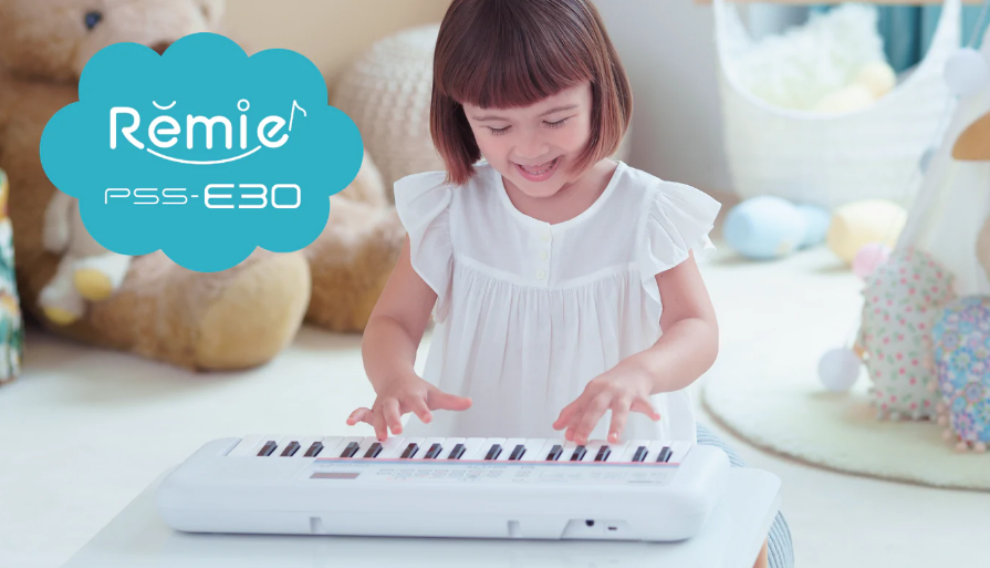 みなさまこんにちは。ピアノ担当の原です。 今回はYAMAHAからの新商品、Remie(レミィ)のご紹介致します。 お子様へのプレゼントにいかがでしょうか♪　店頭で試奏頂くことも可能です！ *Remie PSS-E30 [!!発売日　2019年11月20日(水)!!] Remie(レミィ)と遊ぼう！小 […]