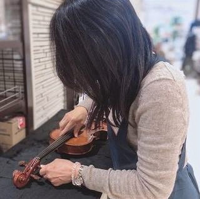 担当楽器:ピアノ、キーボード、弦楽器、管楽器鶴岡(つるおか)