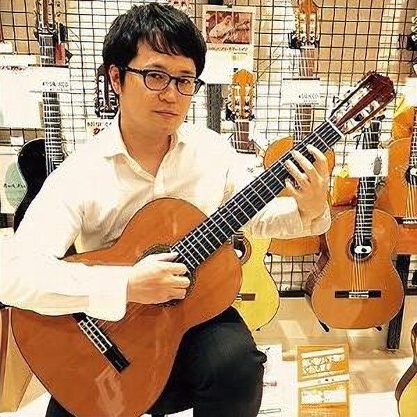 担当楽器:ギター、ベース、ウクレレ田下(たした)副店長