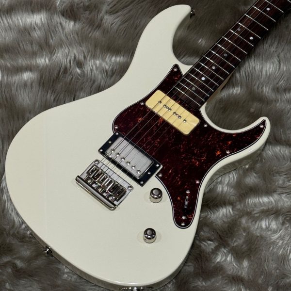 PACIFICA311H (ヴィンテージホワイト) <br />
￥ 48,400 (税込)<br />
ピックアップマイクを変更することで、よりパワフルでスムーズなサウンドを得ることが出来るようなっています。<br />
また、ペグを高品質な物に変更することで、よりスムーズで精度の高いチューニングでできるようになっています。<br />
アームバー非搭載のモデルなので、音の伸びも格段に良くなっています。<br />
